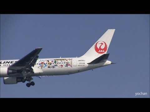 JAL ドラえもんジェット BOEING 777-300 hqdefault.jpg