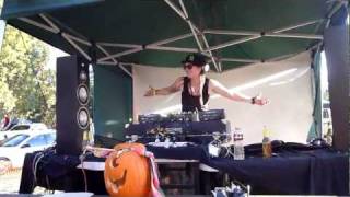 Requiem Doof 2011, DJ Miss Behaviour