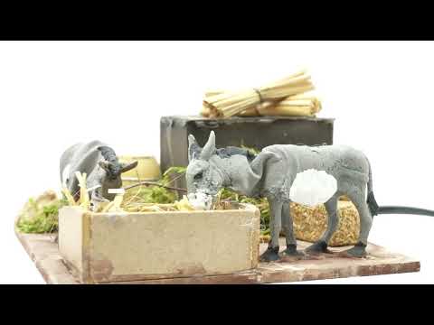 Pareja de burros en el comedero con doble movimiento para belén cm 15,4x15,3x8,5 h video