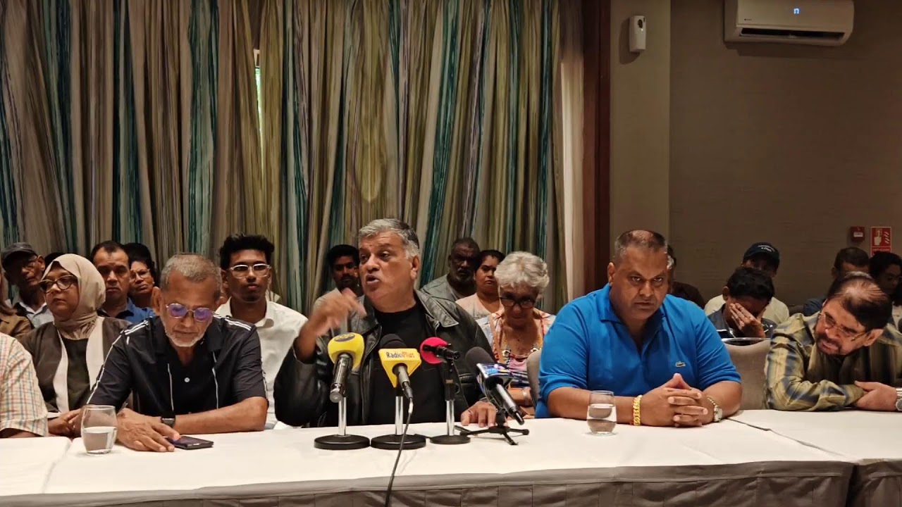 Badhain et les représentants SCBG face à la presse