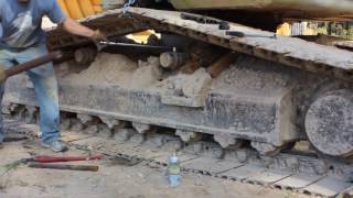 Replacing Track Top Rollers - Link Belt 3400 Excavator