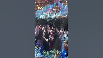 Màn tung hoa sau tiệc cưới Hà Trí Quang, biểu cảm “khó đỡ” của Khánh Vân chiếm spotlight