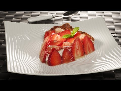 Video: Tarta De Fresas Con Capa De Cuajada