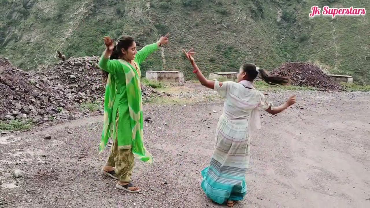 Superhit Pahadi Girls Dogri Dance||चुडा मेरा ओ कडणा||Please Subscribe Our YouTube channel 🙏