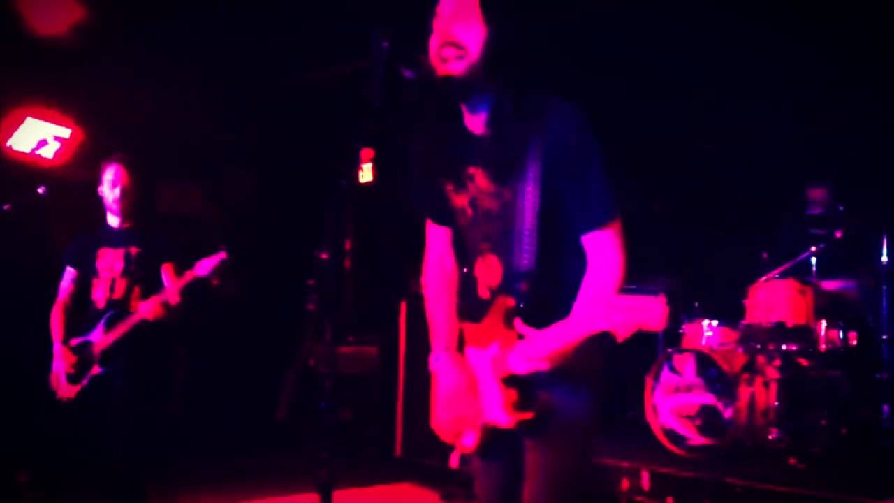 Guarda Mugwort by Zip-Tie Handcuffs LIVE at the Middle East Downstairs! su YouTube Guarda Mugwort by Zip-Tie Handcuffs LIVE at the Middle East Downstairs! su YouTube