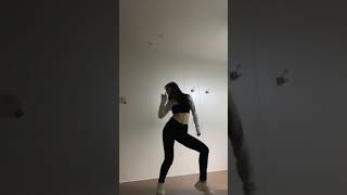 Lisa's Solo Stage 'Attention' Cover by Fu Yaning ( YENNY ) Lisa's Solo Stage 'Attention' Cover by Fu Yaning ( YENNY )