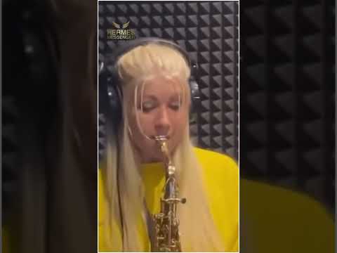 LADYNSAX - Yellow (Saxophone Cover) by Anastasia Vysotskaya