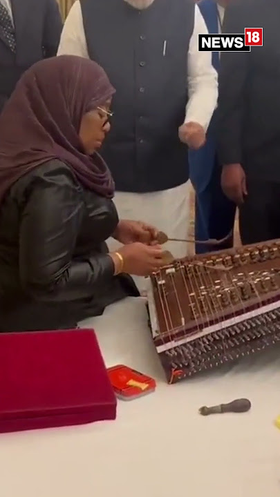 Pm Modi With Tanzanian President Samia Suluhu Hassan Tried Playing The Instrument Santoor | N18S