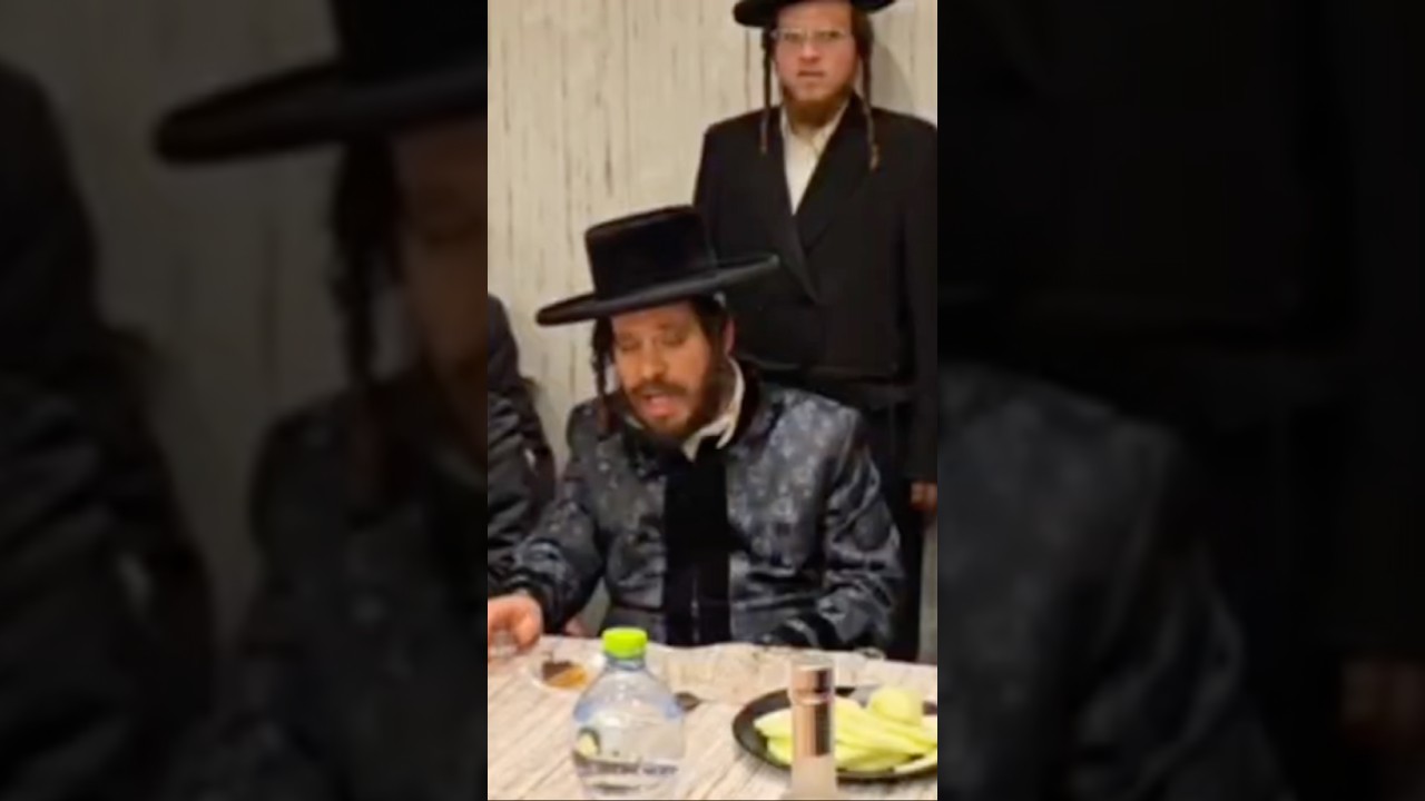 האדמו״ר מקרעטשניף כפר אטה בשמחת האירוסין לבן הזמר יואלי קליין