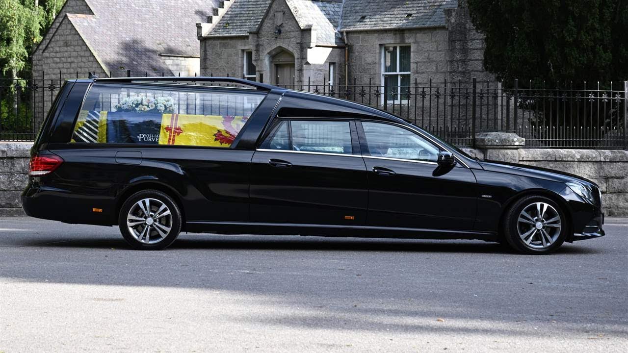 Arranca el cortejo fúnebre de la reina Isabel II hacia Edimburgo