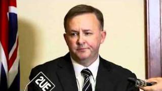 Albanese backs Rudd, offers resignation