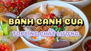 Tô bánh canh cua ngon lành cành đào và tủ topping chất lượng