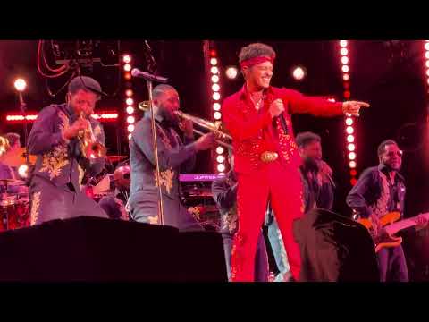 Bruno Mars - God Was Showing Off (Live) 4K