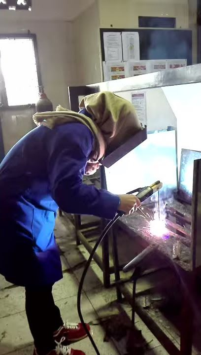 GILAAA!! CEWE BISA WELDING (NGELAS). CEWE STRONG