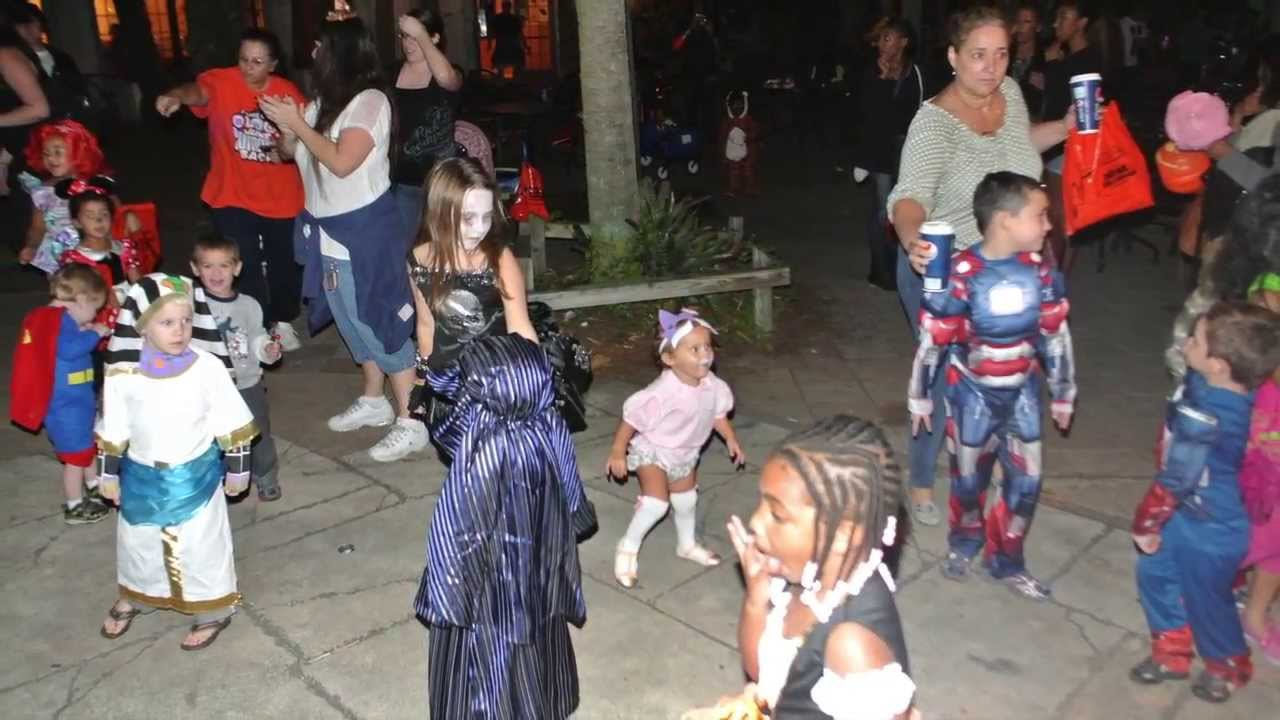 Chloe Halloween 2013 Jacksonville Zoo Spooktacular, Town Center