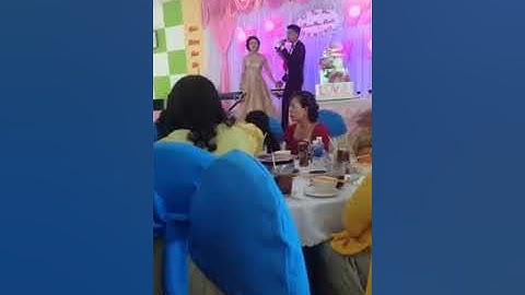 Vợ tuyệt vời nhất chú rể hát tặng cô dâu cảm động rơi nước mắt