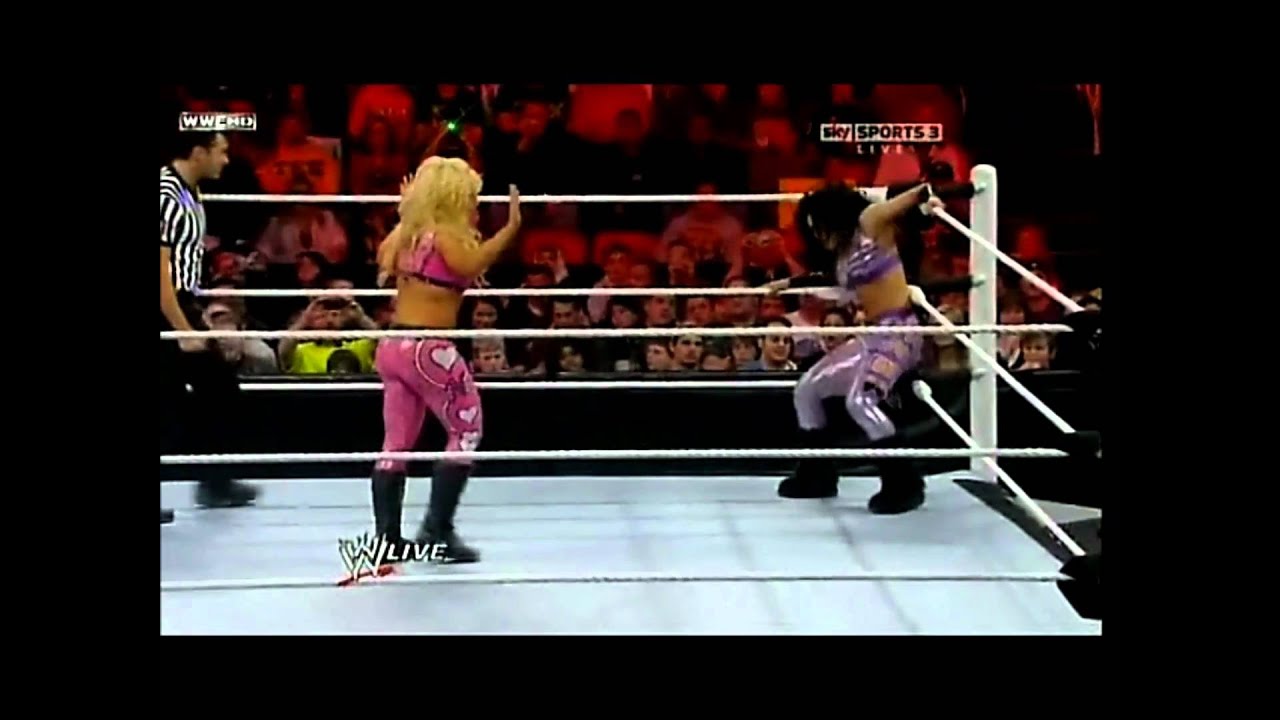 Natalya Vs Melina RAW 24/11/2011