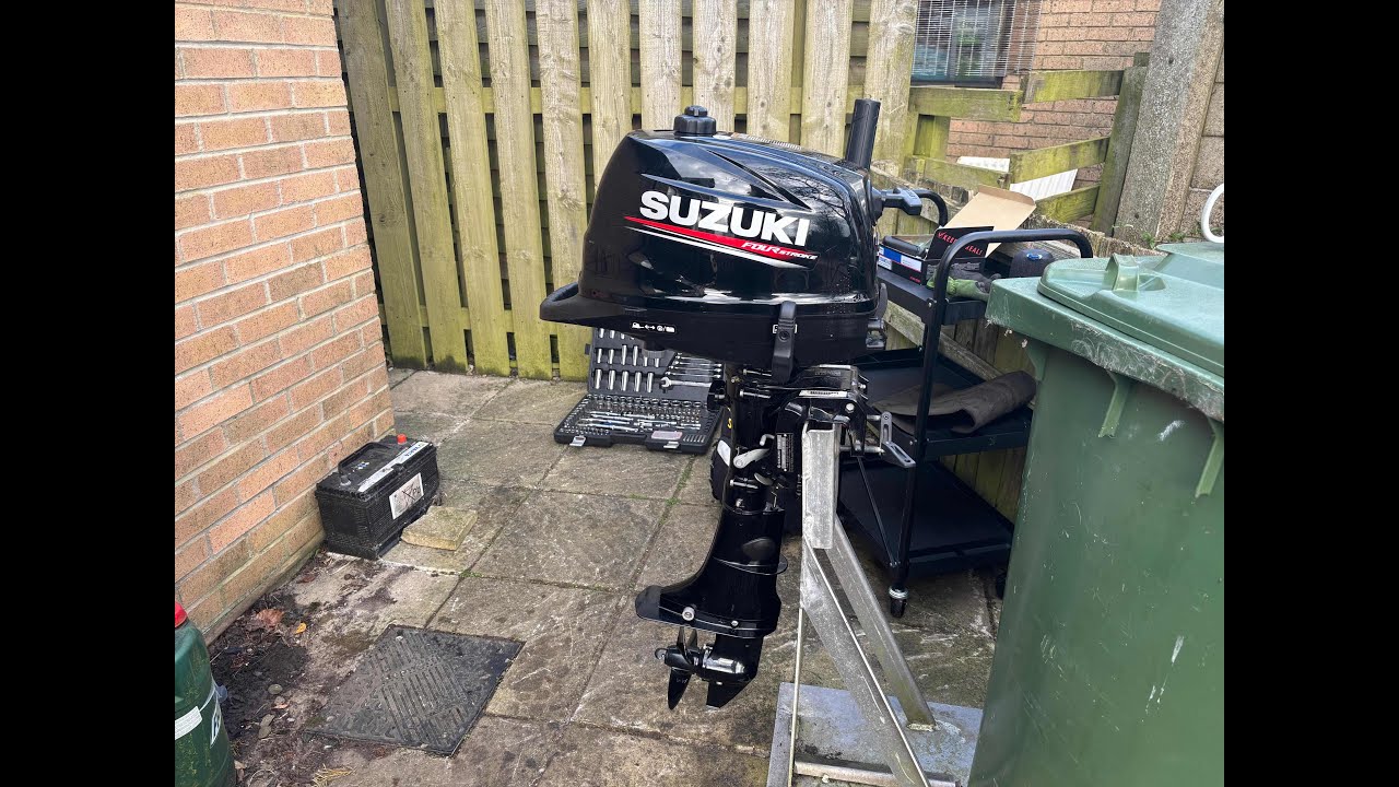 How To Service - Suzuki DF4A DF5A DF6A, 2017 Onwards - Change The Spark Plug & Cylinder Compression