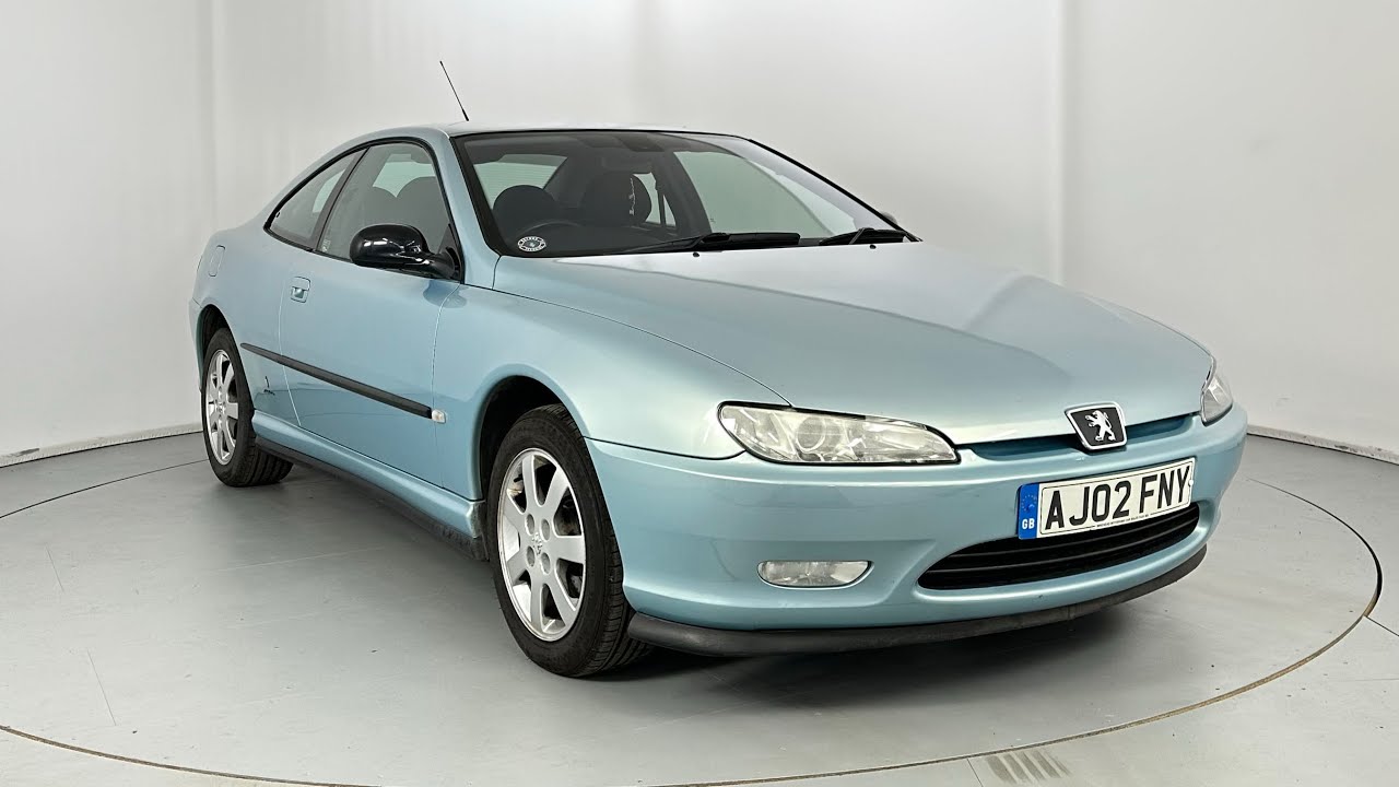 Le coupé Peugeot 406 bleu métal de 1998 miniature par Solido au 1/43e Le coupé Peugeot 406 bleu métal de 1998 miniature par Solido au 1/43e