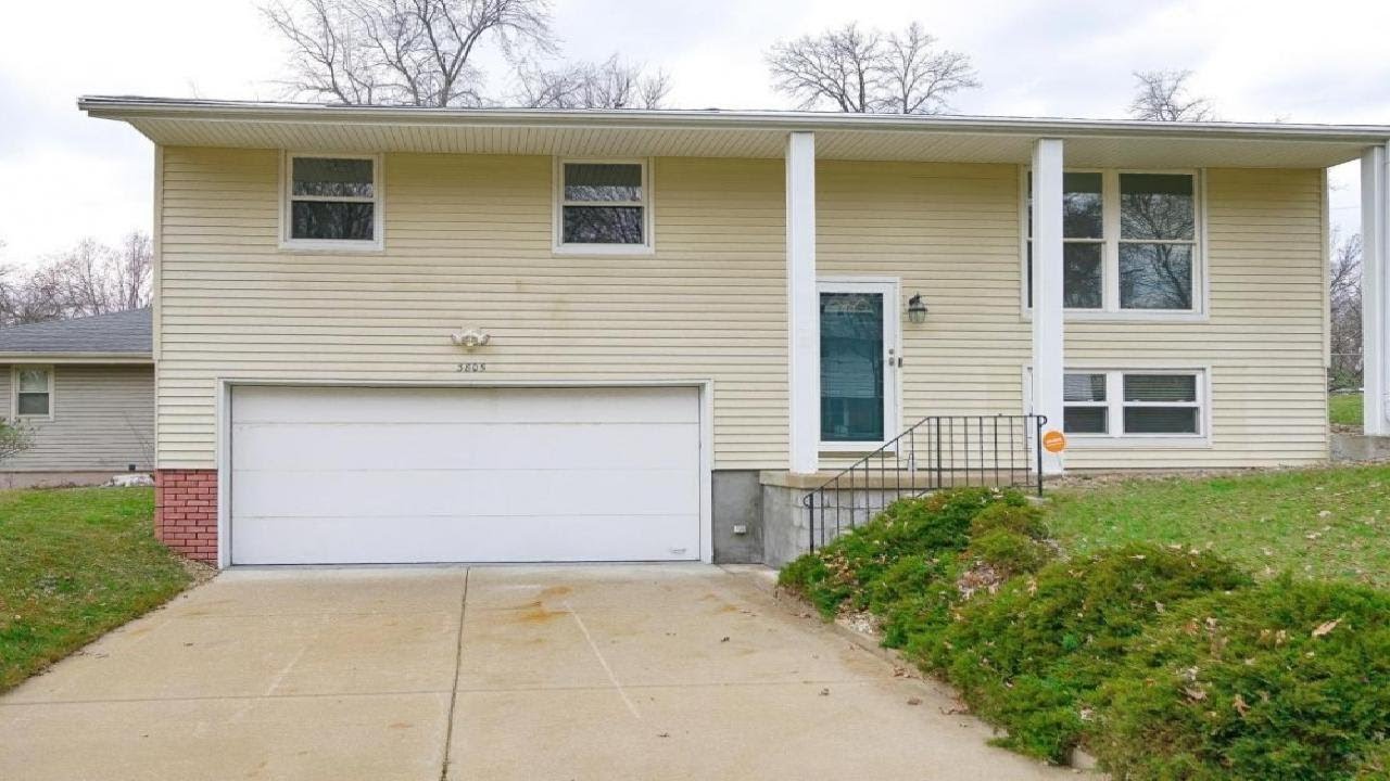 3805 N WALROUND Lane, Peoria, IL Presented by Christine Schauble.