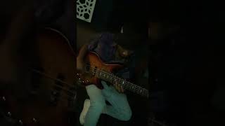 A quick warm up before an Actual studio session! #ZoomB3n #loop #studio #bass