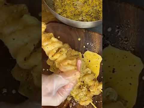 Неожиданно, но очень вкусные получаются куриные шашлыки в панировке..
