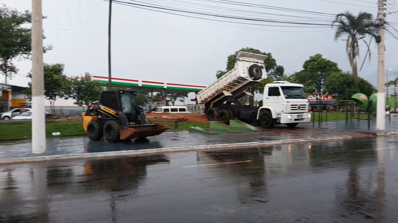 HOJE É DIA DE VOLTAMOS AO TRABALHO HOJE AQUI NA PRAÇA DA AVENIDA PAUZANES EM RIOVERDE-GOIAS 