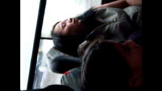 Mujer Borracha En Un Buz