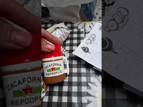 პუპსით თამაშობს ადა