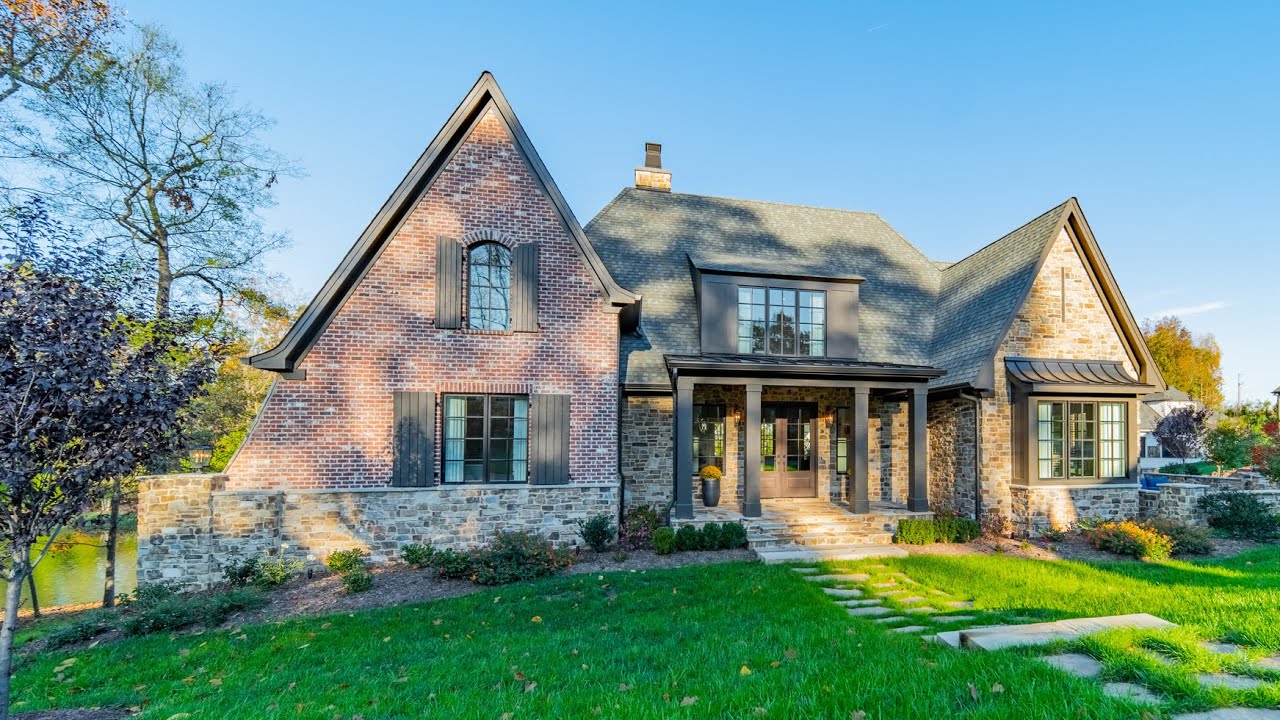 CLASSIC ENGLISH COTTAGE