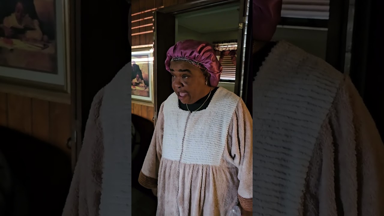 Пэтти Браун поддерживает чистоту на кухне