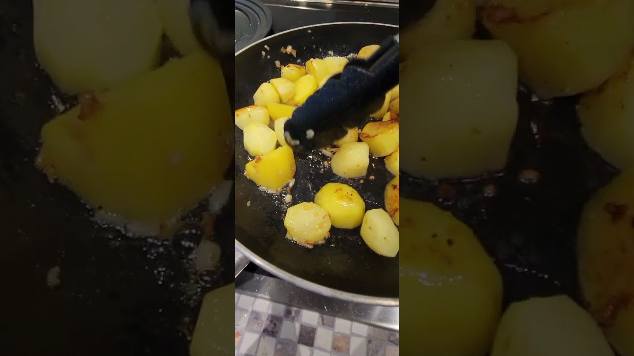 Salmon with Spinach  Cream Sauce    #salmon  #cooking #salmonrecipe #shorts 