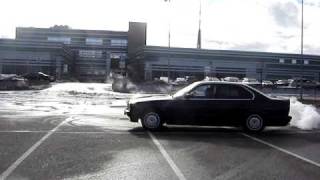 BMW E34 525 Making Some Donuts