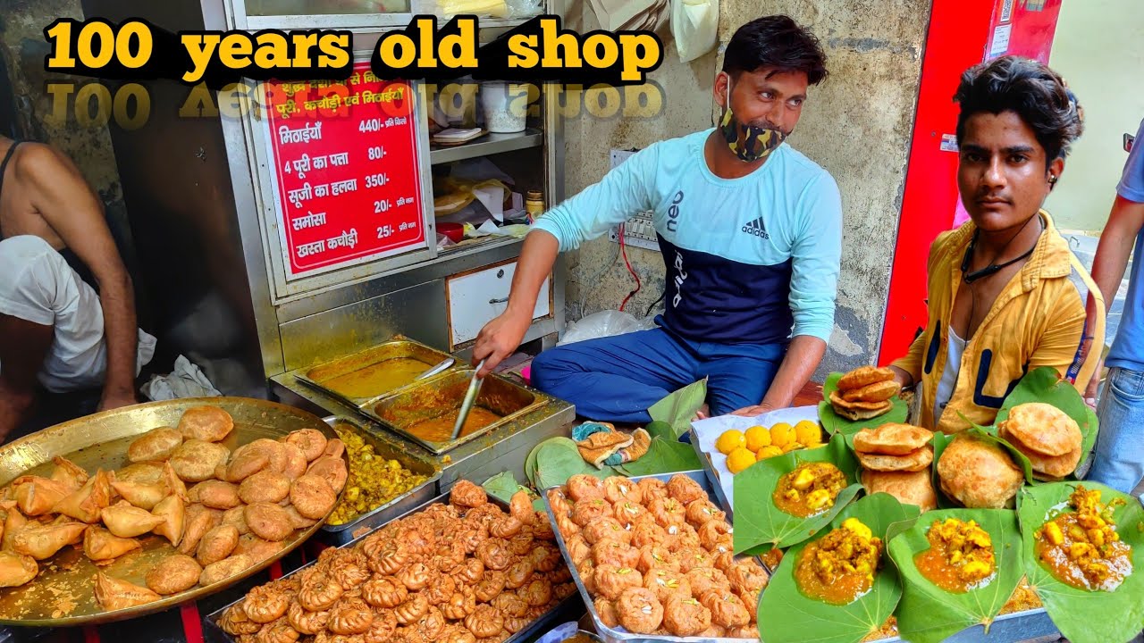 MATHURA वालो ki DESI GHEE ki आलू पूड़ी सब्जी और मिठाइयां || 100 YEAR OLD SHOP IN HARIDWAR