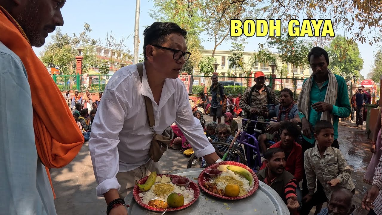 Offering Food in Memory of late Ama kalsang Choedon la || Bodh Gaya || Tibetan YouTuber ||