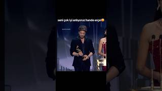 Hande Erçel Ödül Törenine Katılan Shah Rukh Khanı Hayranlıkla Kayda Aldı