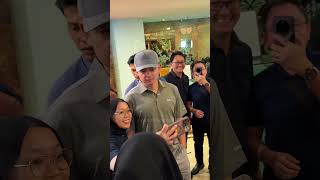 Tengku Hassanal Diserbu Peminat Semasa Nk Breakfast Di Hotel
