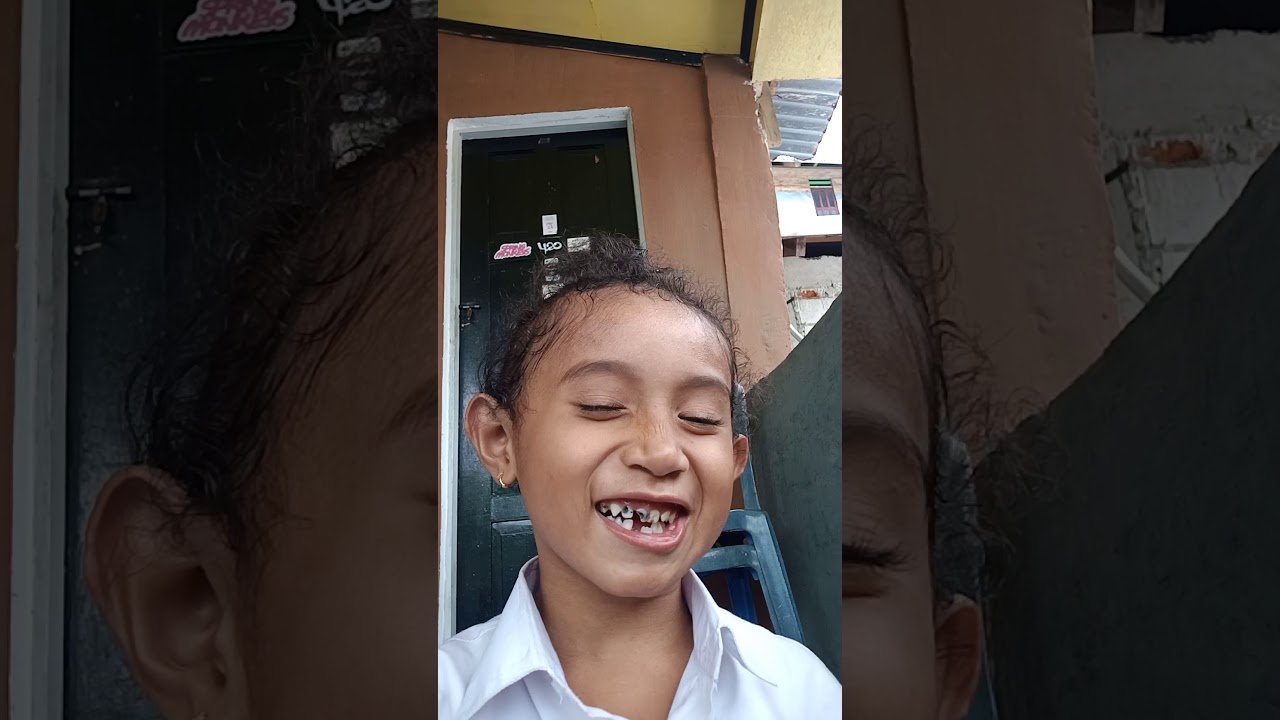 Anak lucu ngakak lihatnya 