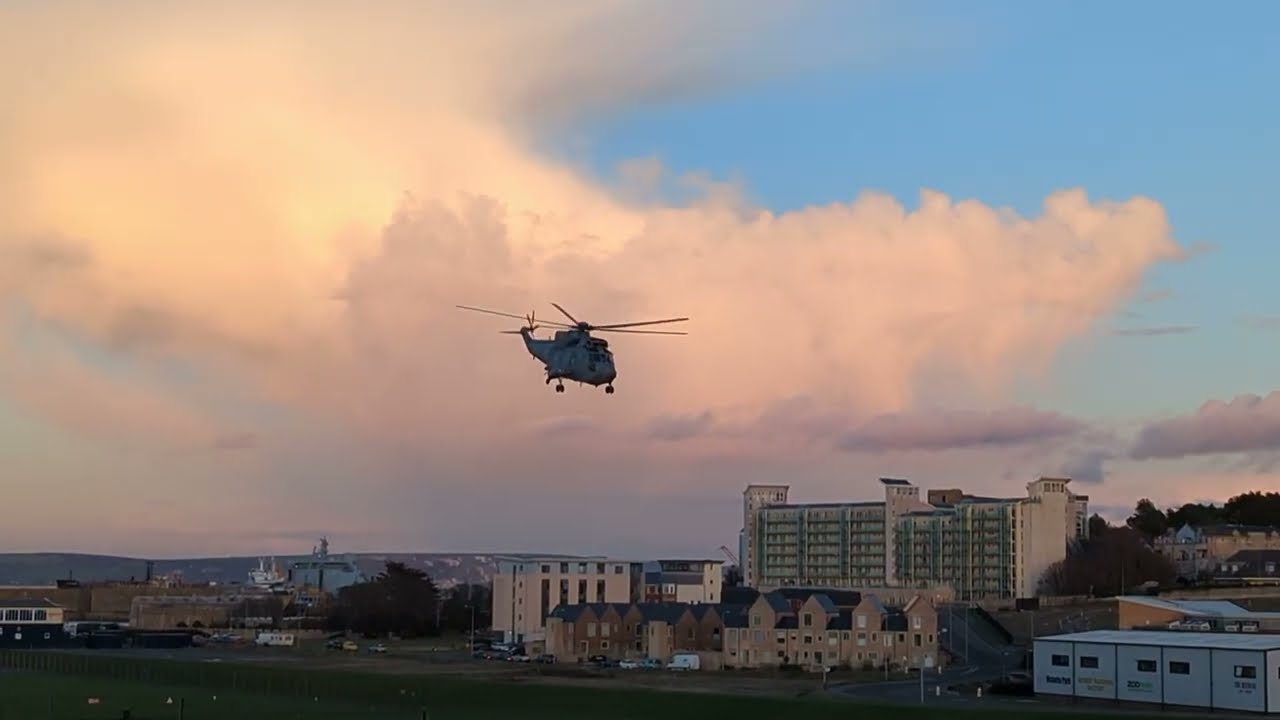 Sea King ZA166 training at Heliops, Portland 28/11/2022