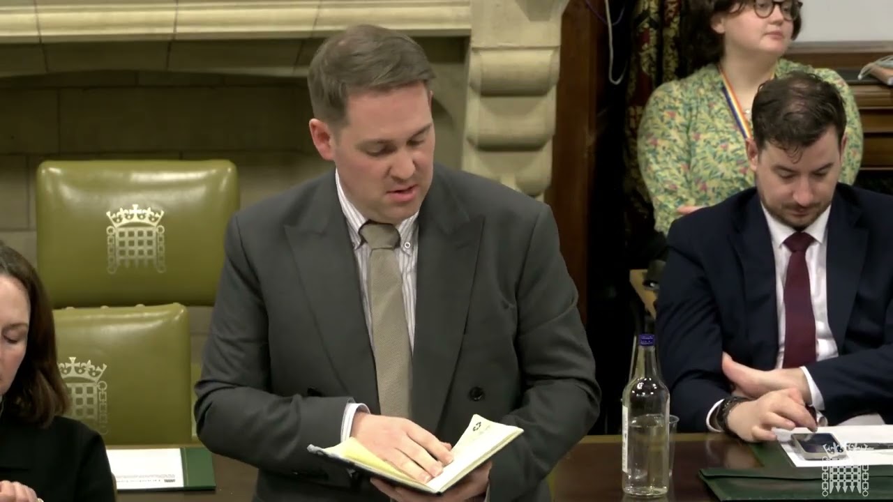 Social Media Use : Minimum Age Debate