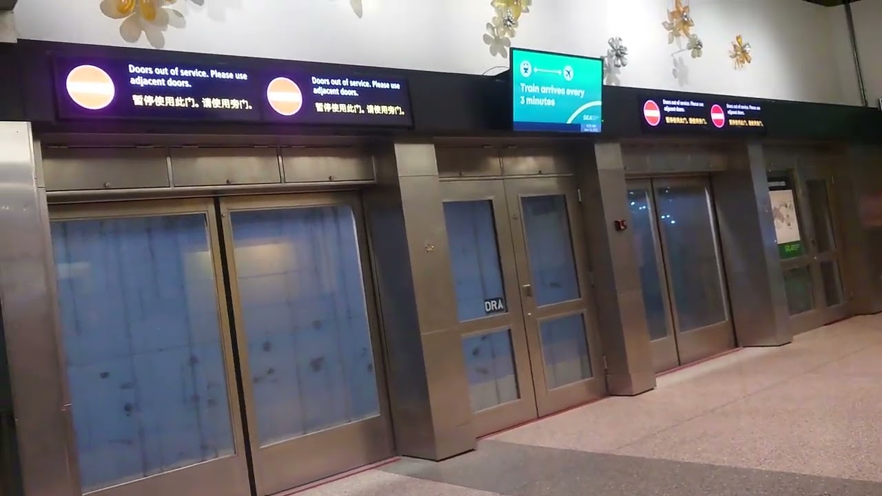 2025年6月22日。シアトルタコマ国際空港内シャトルトレインの様子