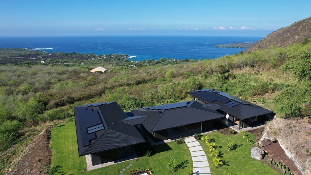 Ililoa Hale - Kealakekua Bay (FPV Drone Fly-Through)