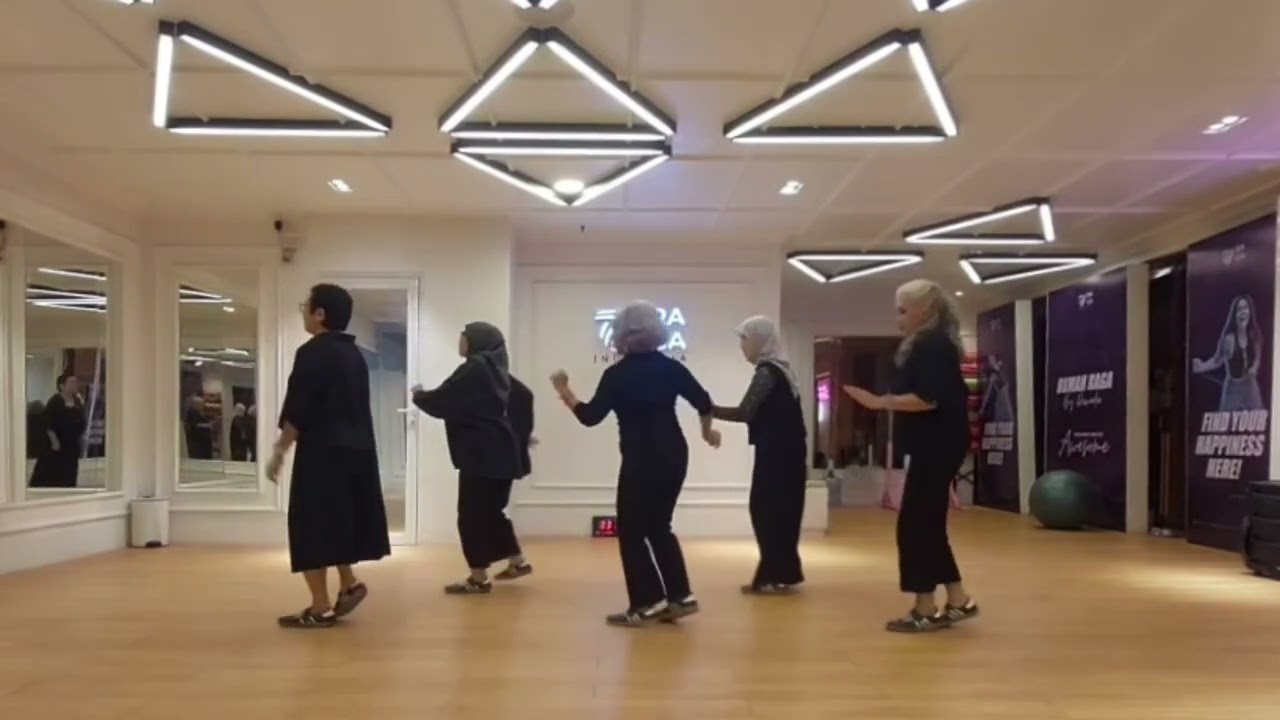 Hot Like Pepper Linedance // Choreo Karl-Harry Winson ( UK )