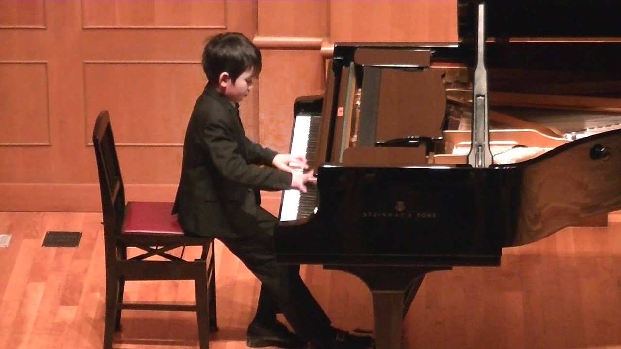 ピアニスト・亀井聖矢が地元ホールにピアノを寄贈 幼少より成長を支え