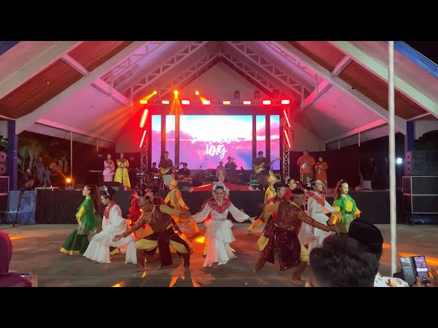 Penampilan Kolaborasi Tari Dan Musik Medley Gorontalo Pada Acara Gorontalo Ethnic Musik Festival2023 class=