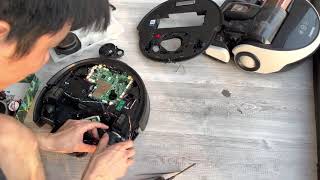 Cách tự sửa lỗi bánh xe robot hút bụi bị kẹt: quay vòng tròn, và kêu to