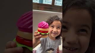 Kübra ile Hafsa oyuncak oynuyor #funnykid #funnyvideo