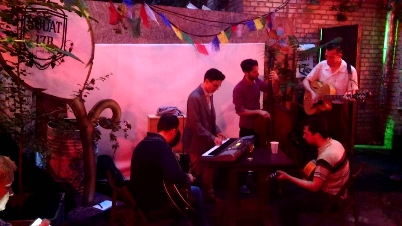 Jamm in Squat - Flat Foot Floogie