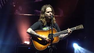 Billy Strings rips Ralph Stanley's 