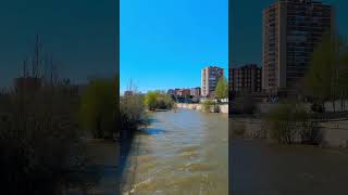 🇪🇸 Madrid Río (Río Manzanares) looking like a river #citywalk #madridspain #walkingtour #spaintravel